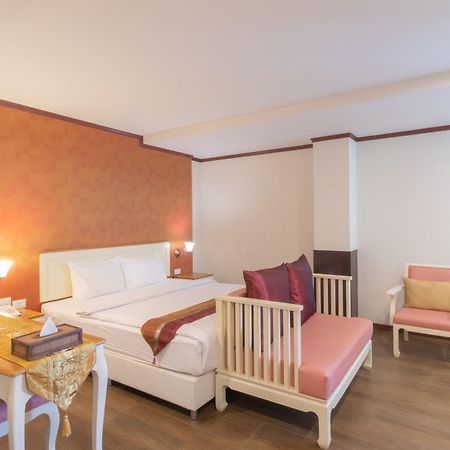 J&Y Hotel Latphrao 35 Бангкок Екстер'єр фото