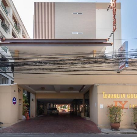 J&Y Hotel Latphrao 35 Бангкок Екстер'єр фото