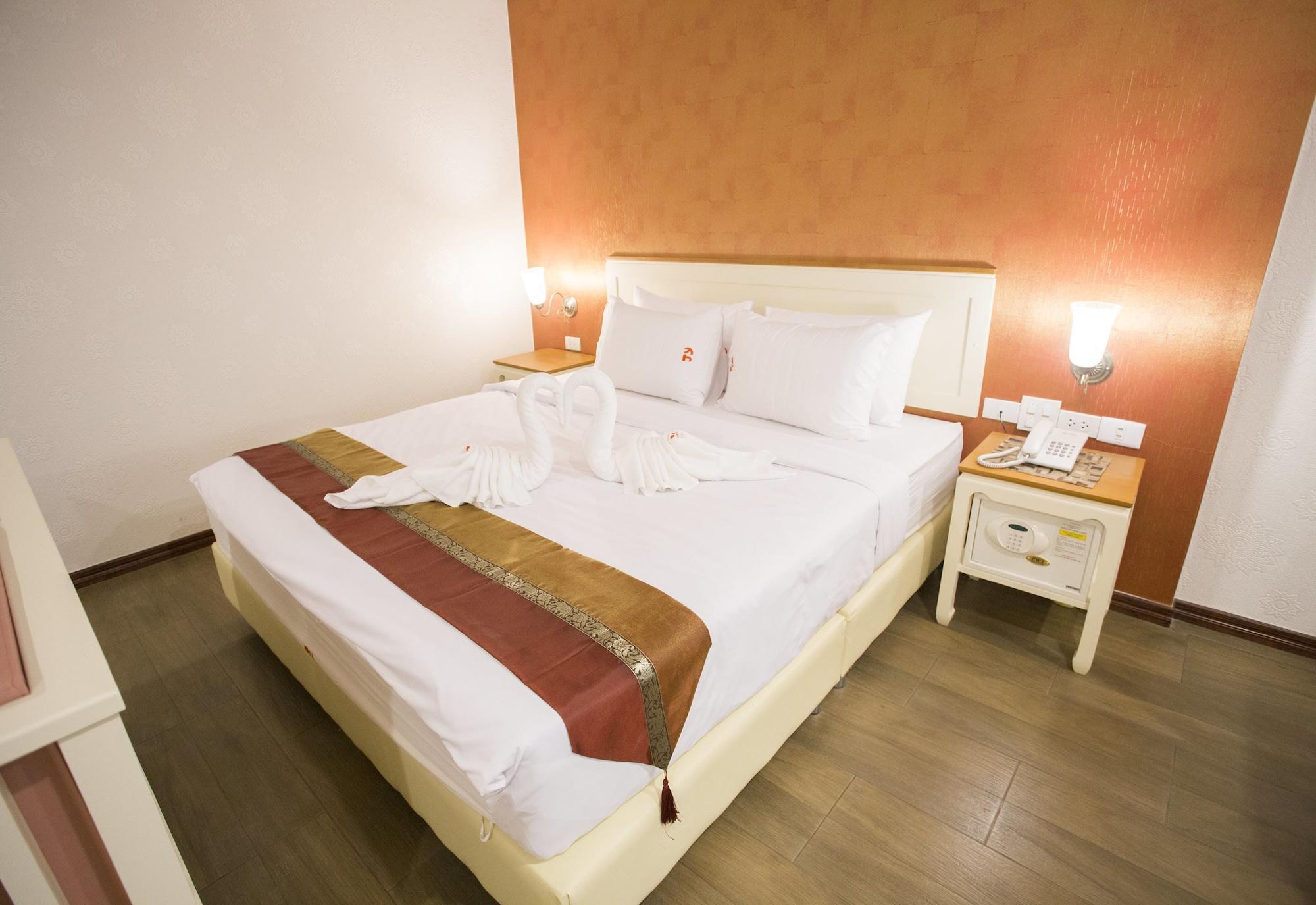 J&Y Hotel Latphrao 35 Бангкок Екстер'єр фото