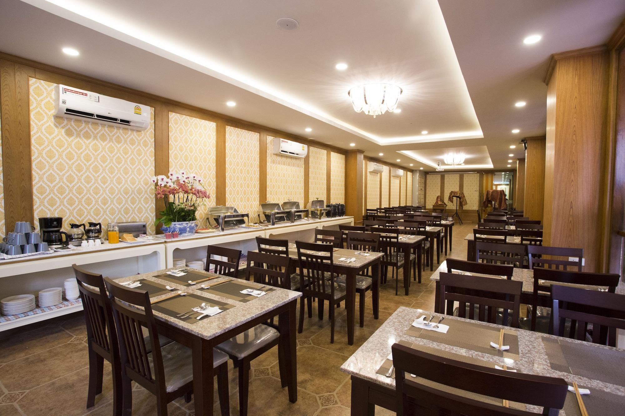 J&Y Hotel Latphrao 35 Бангкок Екстер'єр фото
