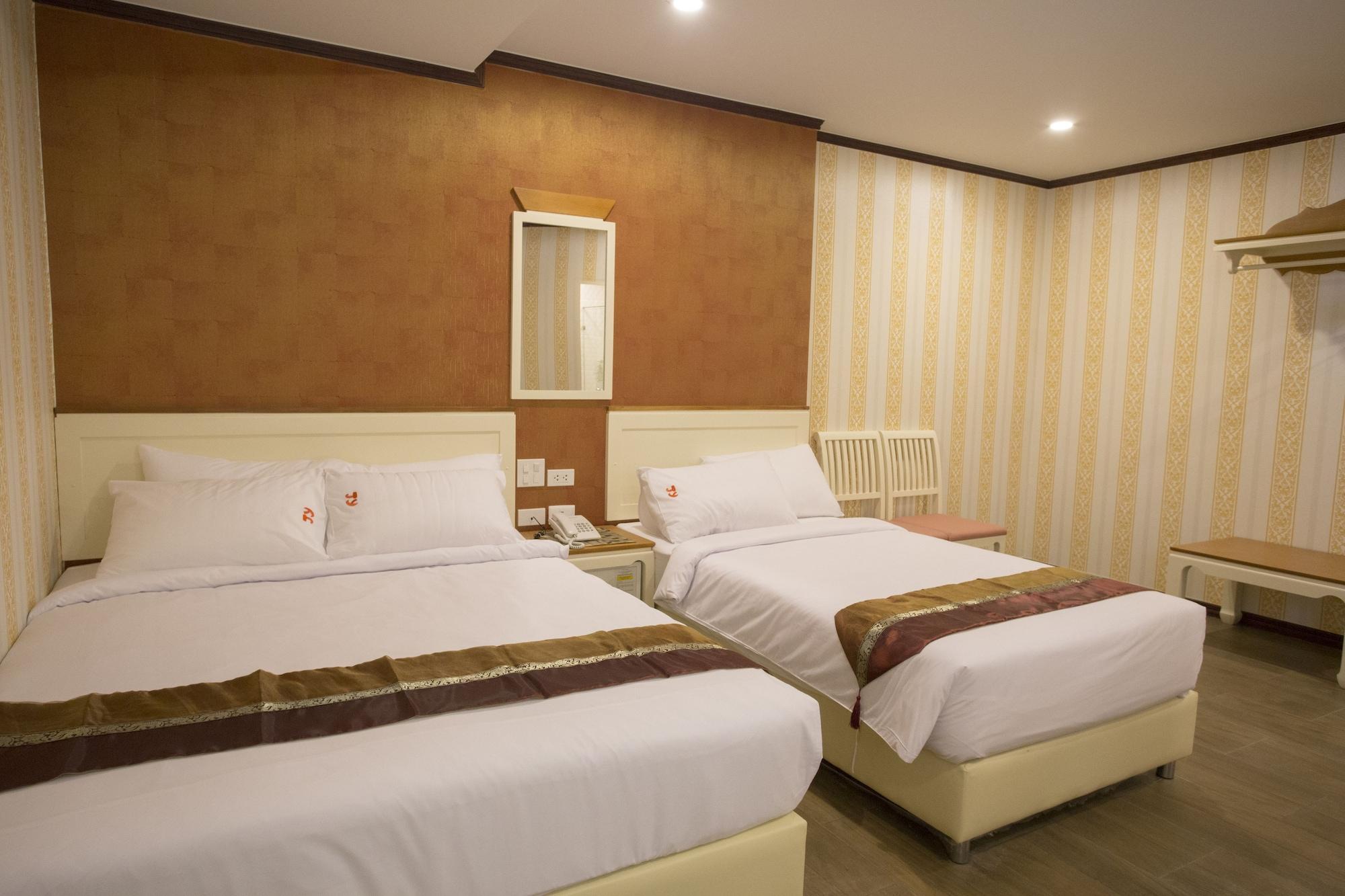 J&Y Hotel Latphrao 35 Бангкок Екстер'єр фото