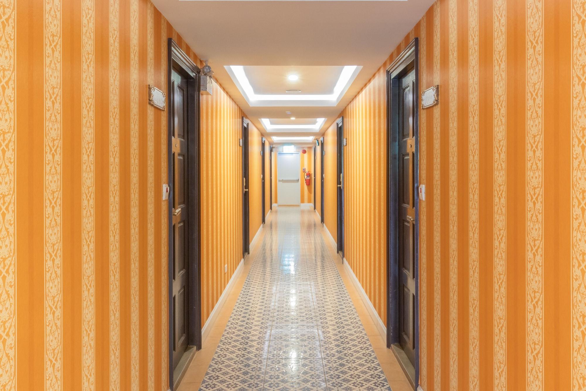 J&Y Hotel Latphrao 35 Бангкок Екстер'єр фото