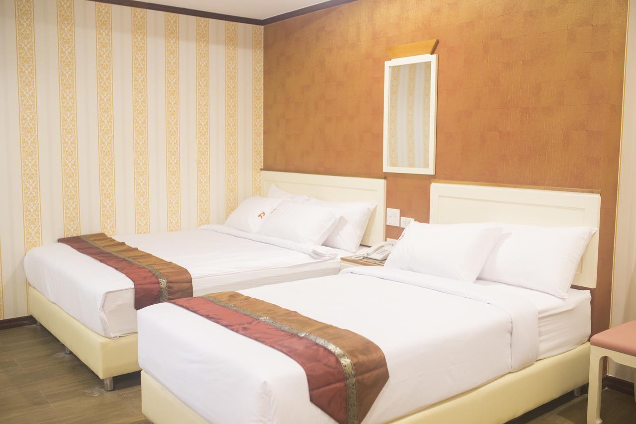 J&Y Hotel Latphrao 35 Бангкок Екстер'єр фото