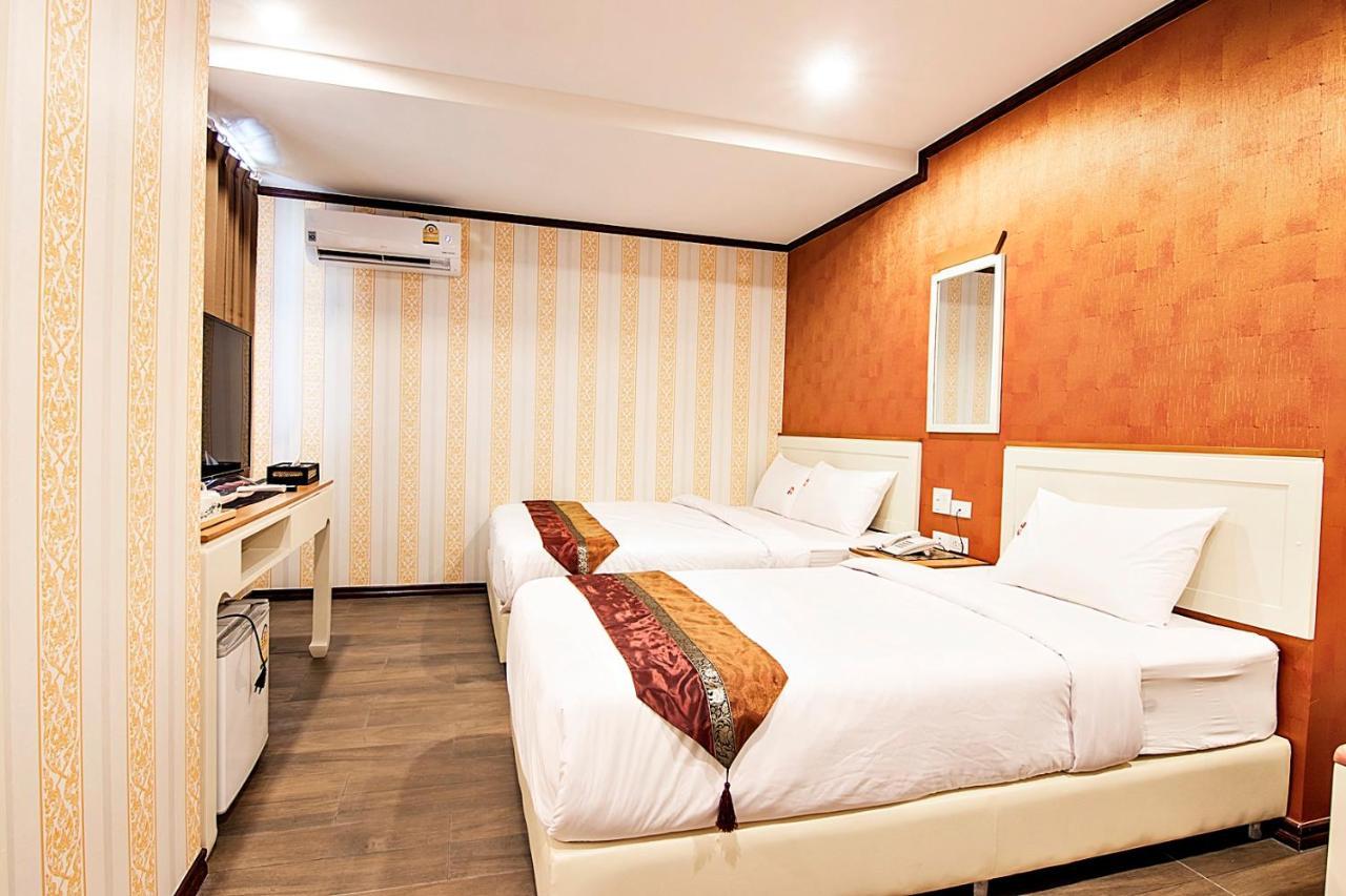 J&Y Hotel Latphrao 35 Бангкок Екстер'єр фото