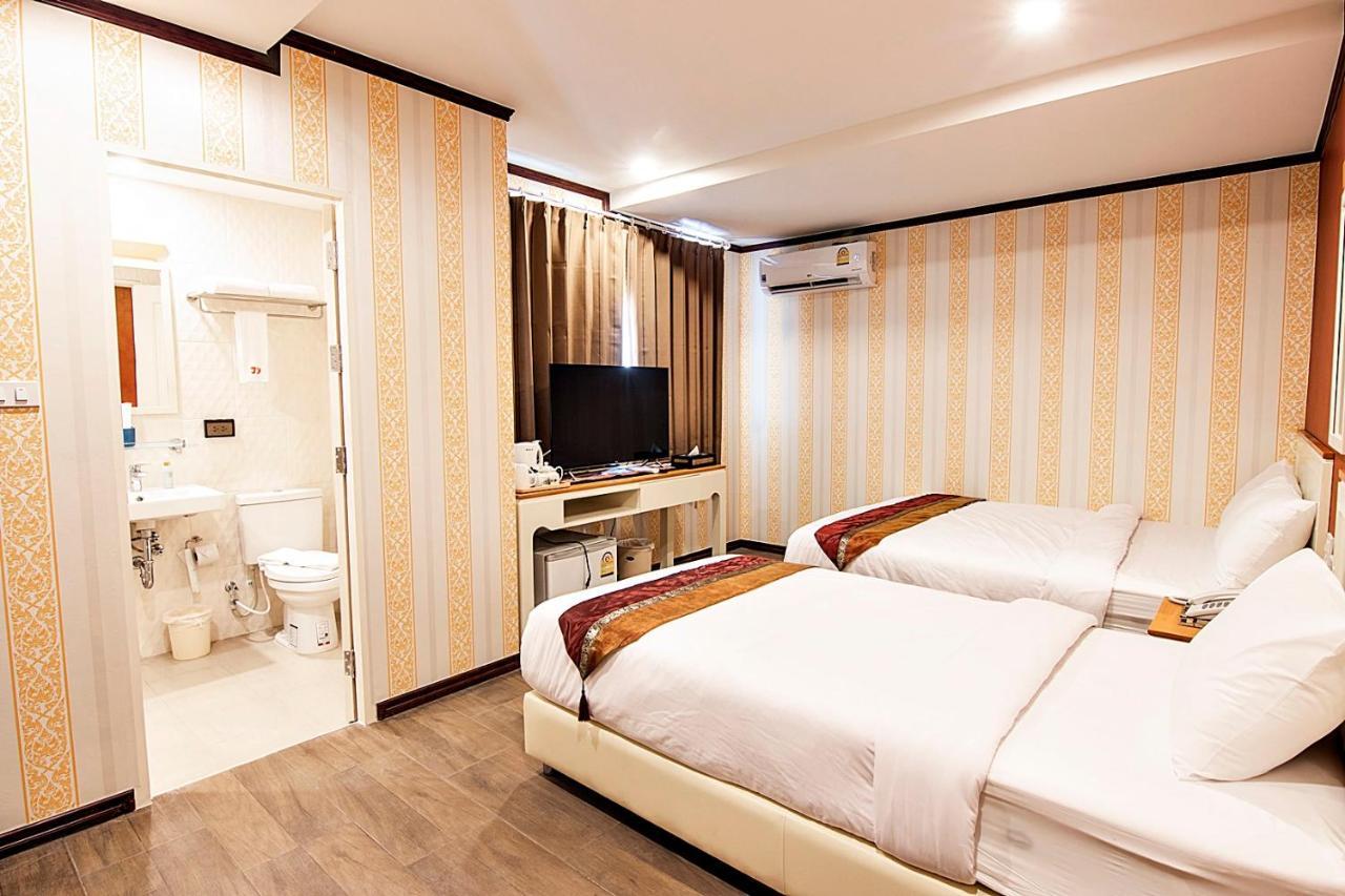 J&Y Hotel Latphrao 35 Бангкок Екстер'єр фото