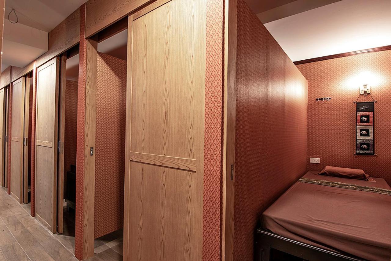 J&Y Hotel Latphrao 35 Бангкок Екстер'єр фото
