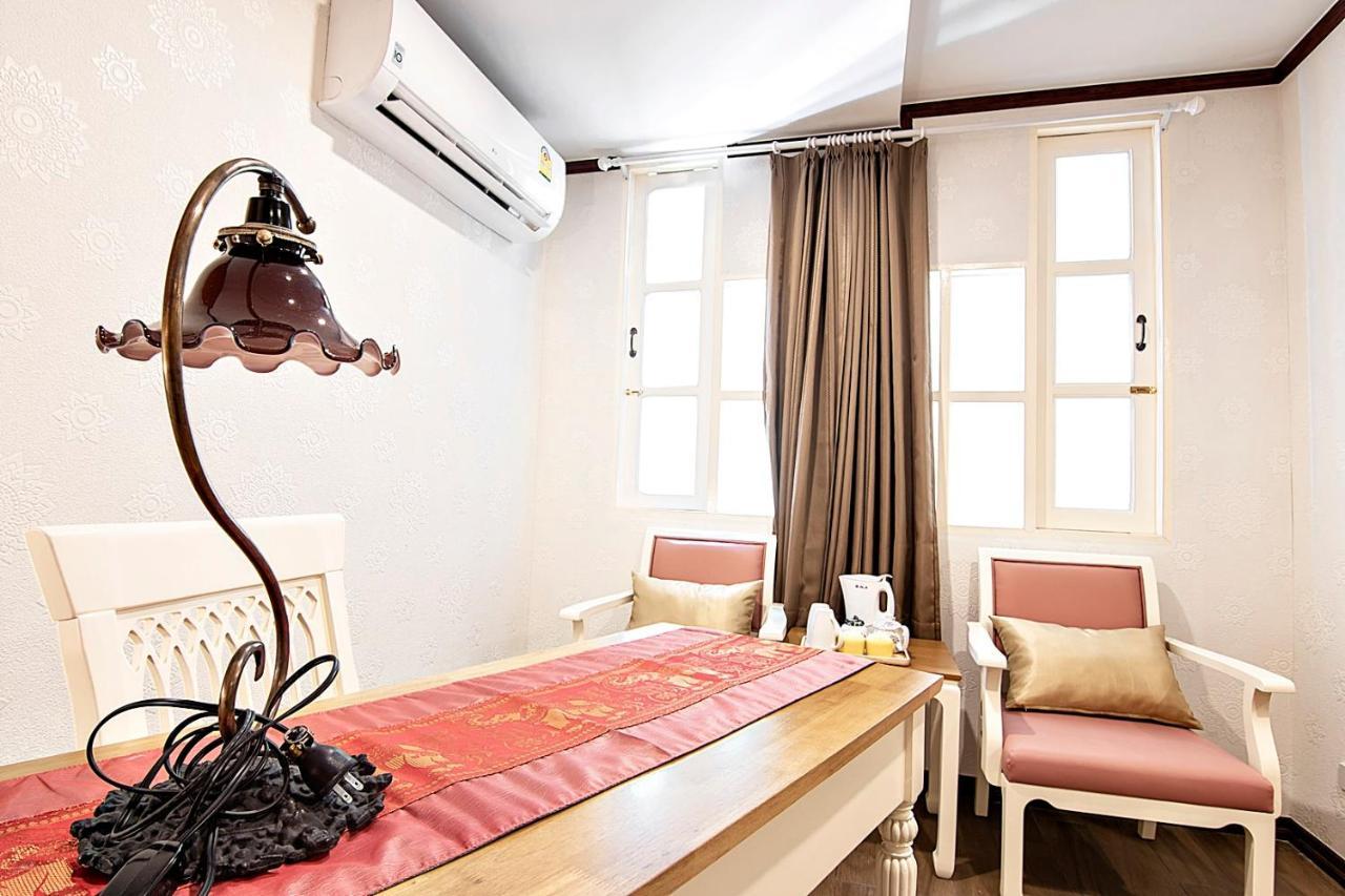 J&Y Hotel Latphrao 35 Бангкок Екстер'єр фото